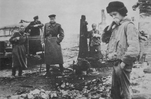 Кадр из фильма "Иваново детство", реж. Андрей Тарковский